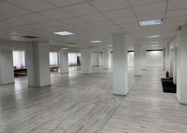 Na prenájom obchodné priestory v rôznych výmerách v Rači.