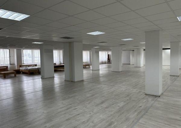 Na prenájom obchodné priestory v rôznych výmerách v Rači.