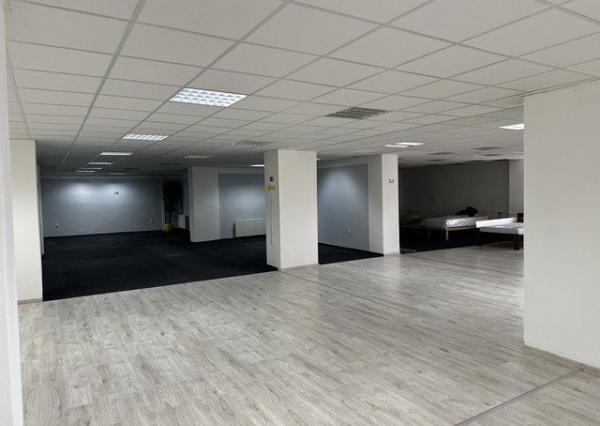 Na prenájom obchodné priestory v rôznych výmerách v Rači.