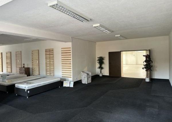 Na prenájom obchodné priestory v rôznych výmerách v Rači.