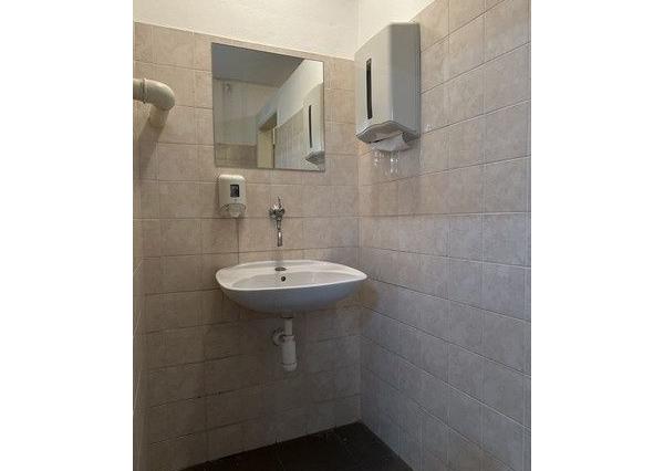 Na prenájom obchodné priestory v rôznych výmerách v Rači.