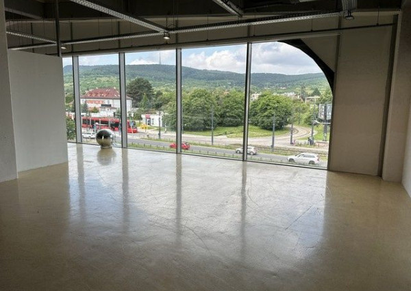 Obchodné priestory so zvýhodneným nájomným na prenájom - od 150 m2, Račianska ul.
