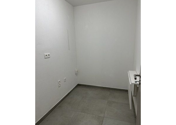 Obchodný priestor v novostavbe bytového domu na prenájom - 109 m2, ul. Závodu Matador.