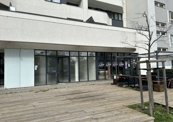 Obchodný priestor v novostavbe bytového domu na prenájom - 109 m2, ul. Závodu Matador.