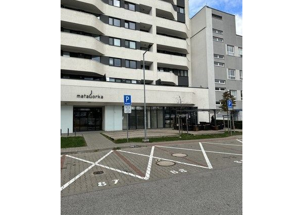 Obchodný priestor v novostavbe bytového domu na prenájom - 119 m2, ul. Závodu Matador.