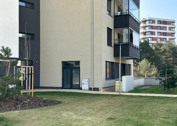 Na prenájom nebytový priestor v projekte Rínok Rača – 72 m²