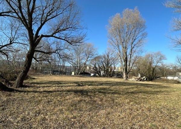 Na predaj stavebný pozemok na výstavbu rodinných domov v Lamači.