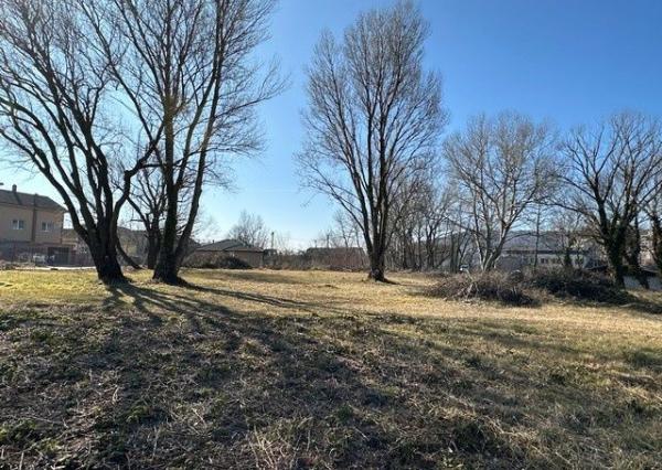 Na predaj stavebný pozemok na výstavbu rodinných domov v Lamači.