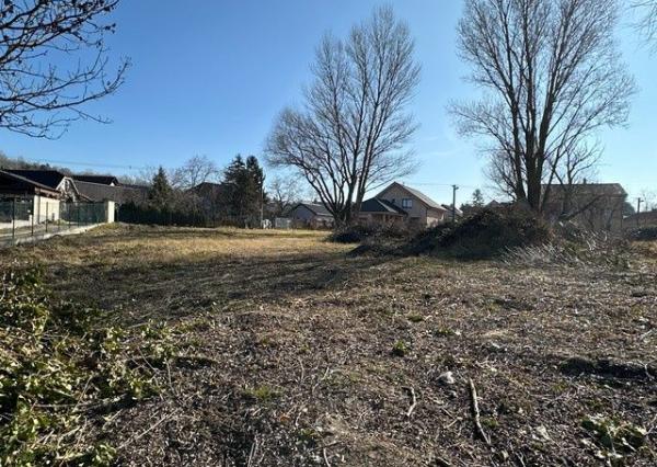 Na predaj stavebný pozemok na výstavbu rodinných domov v Lamači.