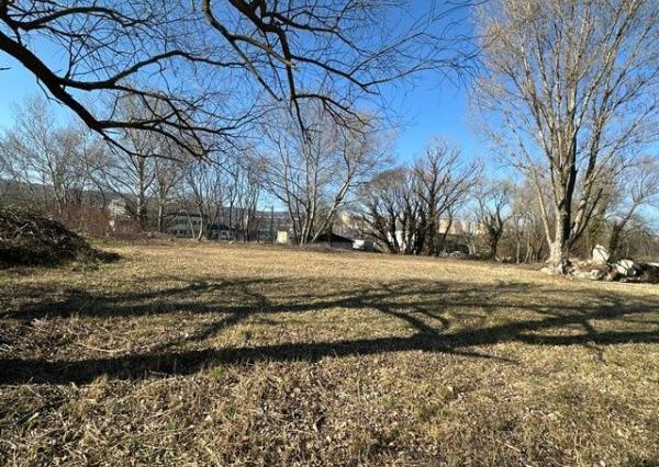 Na predaj stavebný pozemok na výstavbu rodinných domov v Lamači.