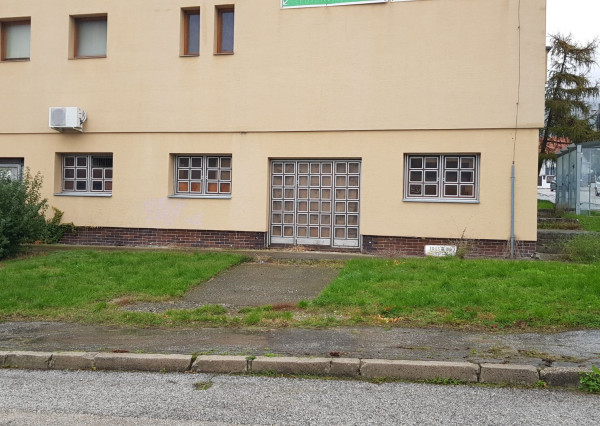 Prenajmem obchodné, komerčné priestory v Nitre na Zobore.