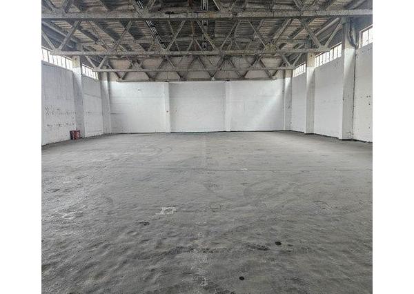 Na prenájom skladový priestor o výmere 560 m2.
