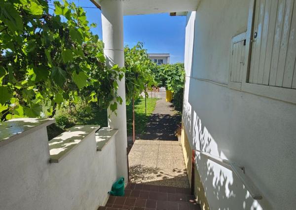 Na predaj rodinný dom v obci Ratnovce s krásnym  pozemkom 1202m2