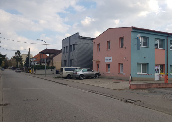 Prenajmem komerčné priestory v Nitre 240m2.