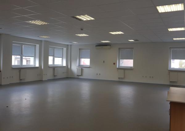 Prenajmem komerčné priestory v Nitre 240m2.