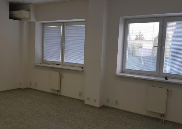 Prenajmem komerčné priestory v Nitre 240m2.