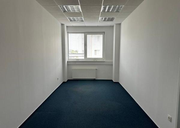 Uzavreté kancelárske celky od 100 m2 v Rači. Možnosť prenájmu skladových priestorov.