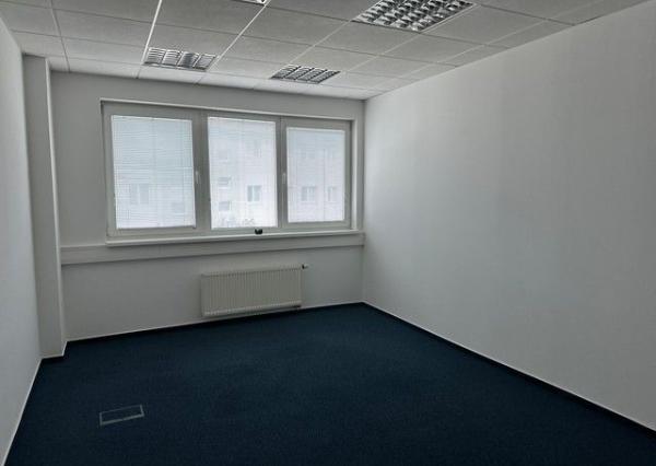 Uzavreté kancelárske celky od 100 m2 v Rači. Možnosť prenájmu skladových priestorov.