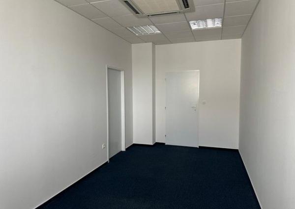 Uzavreté kancelárske celky od 100 m2 v Rači. Možnosť prenájmu skladových priestorov.