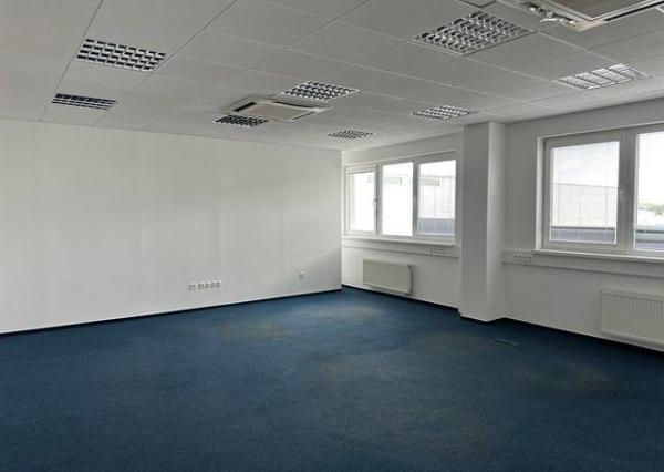 Uzavreté kancelárske celky od 100 m2 v Rači. Možnosť prenájmu skladových priestorov.