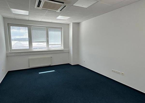 Uzavreté kancelárske celky od 100 m2 v Rači. Možnosť prenájmu skladových priestorov.