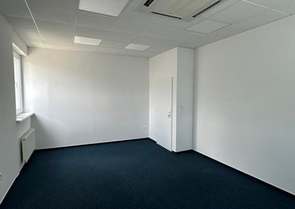 Uzavreté kancelárske celky od 100 m2 v Rači. Možnosť prenájmu skladových priestorov.