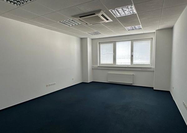 Uzavreté kancelárske celky od 100 m2 v Rači. Možnosť prenájmu skladových priestorov.