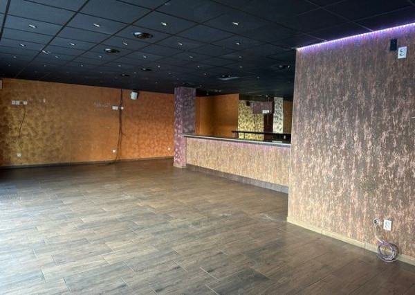 Dvojpodlažný obchodný priestor s vlastným parkovaním na prenájom - 181 m2, Údernícka ul.