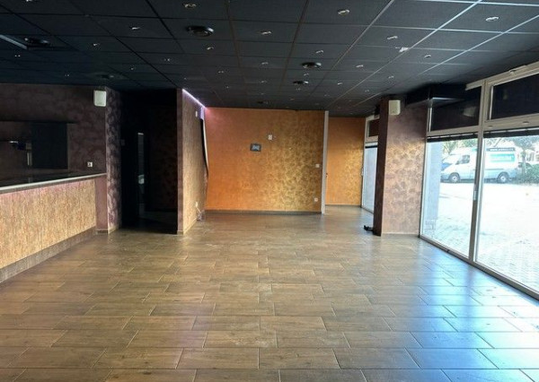 Dvojpodlažný obchodný priestor s vlastným parkovaním na prenájom - 181 m2, Údernícka ul.