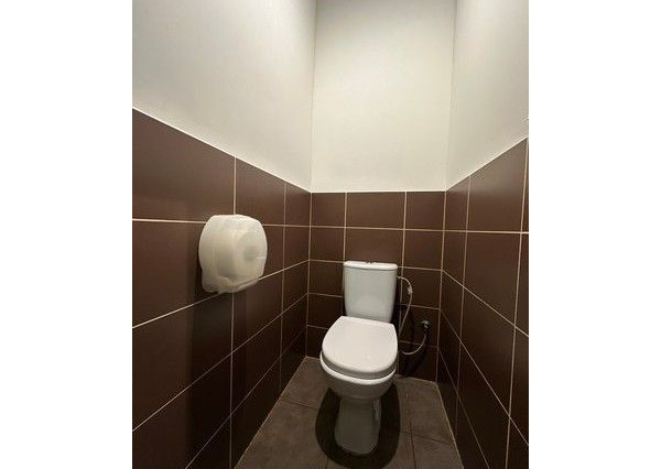 Dvojpodlažný obchodný priestor s vlastným parkovaním na prenájom - 181 m2, Údernícka ul.