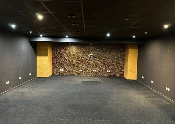 Dvojpodlažný obchodný priestor s vlastným parkovaním na prenájom - 181 m2, Údernícka ul.