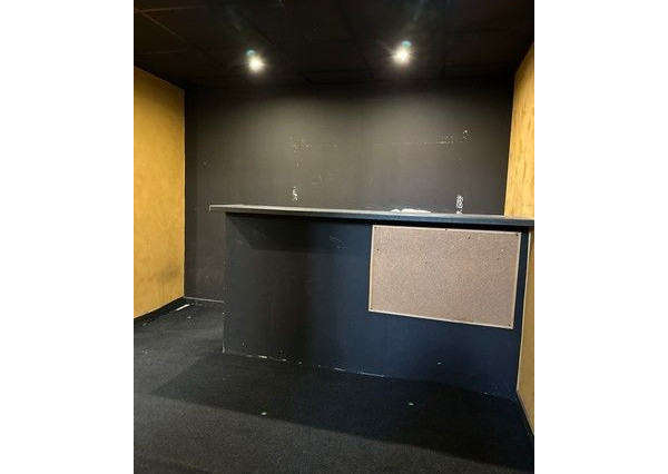 Dvojpodlažný obchodný priestor s vlastným parkovaním na prenájom - 181 m2, Údernícka ul.