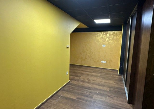 Dvojpodlažný obchodný priestor s vlastným parkovaním na prenájom - 181 m2, Údernícka ul.