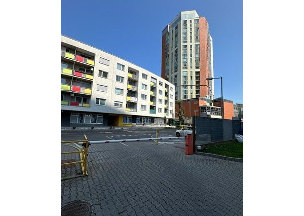 Dvojpodlažný obchodný priestor s vlastným parkovaním na prenájom - 181 m2, Údernícka ul.