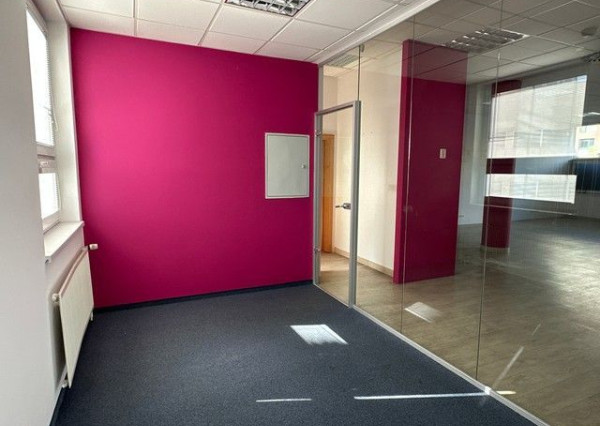 Reprezentatívny obchodno-administratívny priestor na prenájom – 137 m², Košická ulica.