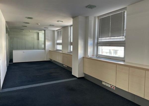Uzavretý administratívny priestor na prenájom - 297 m2, Košická ul.