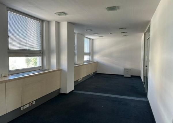 Uzavretý administratívny priestor na prenájom - 297 m2, Košická ul.