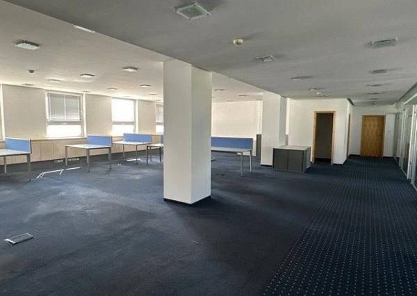 Uzavretý administratívny priestor na prenájom - 297 m2, Košická ul.