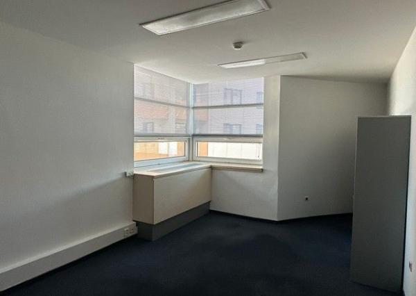 Uzavretý administratívny priestor na prenájom - 297 m2, Košická ul.
