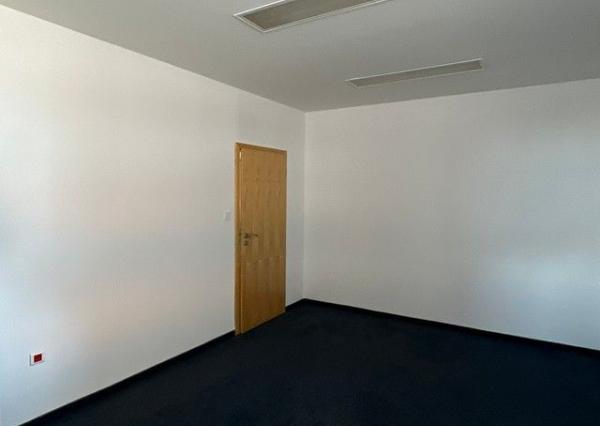 Uzavretý administratívny priestor na prenájom - 297 m2, Košická ul.
