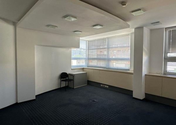 Uzavretý administratívny priestor na prenájom - 297 m2, Košická ul.