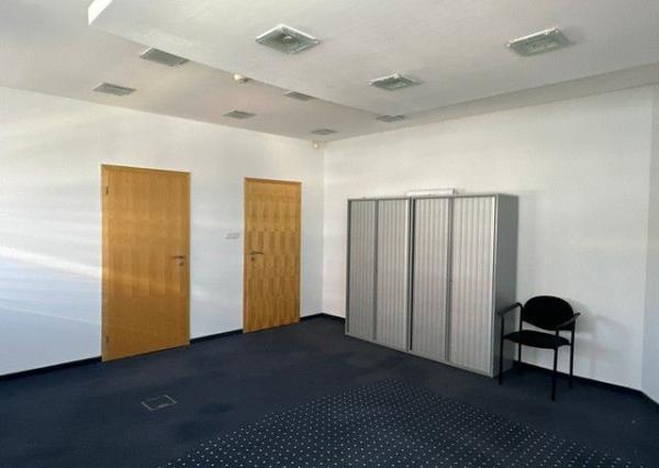 Uzavretý administratívny priestor na prenájom - 297 m2, Košická ul.