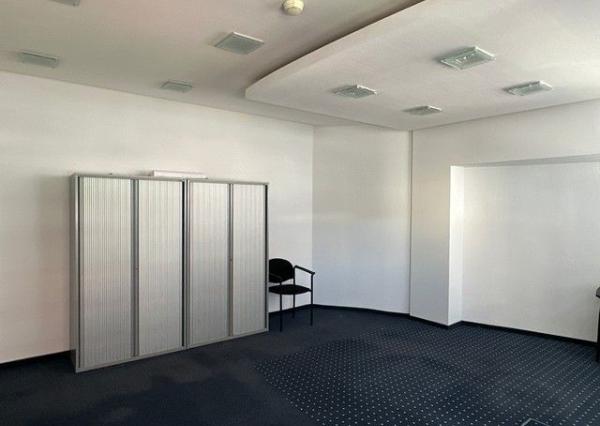 Uzavretý administratívny priestor na prenájom - 297 m2, Košická ul.