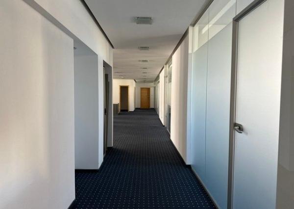 Uzavretý administratívny priestor na prenájom - 297 m2, Košická ul.