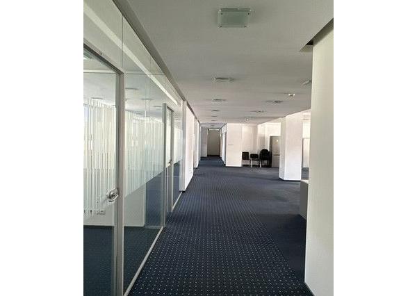 Uzavretý administratívny priestor na prenájom - 297 m2, Košická ul.