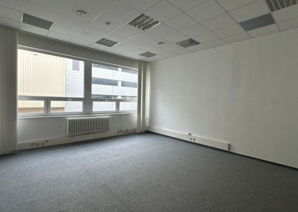 Administratívny priestor s príručným skladom na prenájom - 46 m2, Tomášikova ul.