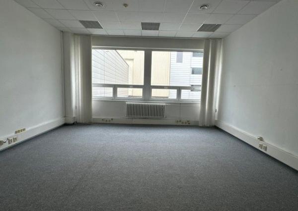 Administratívny priestor s príručným skladom na prenájom - 46 m2, Tomášikova ul.