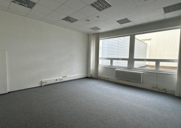 Administratívny priestor s príručným skladom na prenájom - 46 m2, Tomášikova ul.