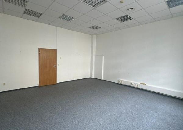 Administratívny priestor s príručným skladom na prenájom - 46 m2, Tomášikova ul.