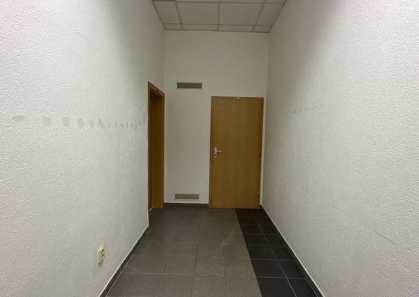 Administratívny priestor s príručným skladom na prenájom - 46 m2, Tomášikova ul.
